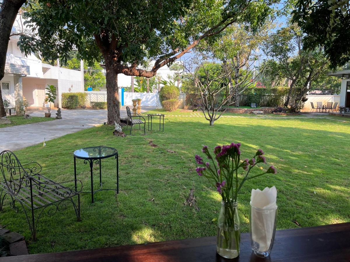 Udee Cozy Hotel Chiang Mai Exteriör bild